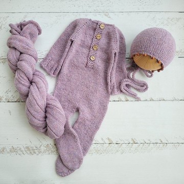 淡紫色/薰衣草色花呢連衣褲，帶帽子。新生兒拍照道具。