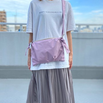 蓬鬆輕巧防潑水 尼龍斜背包 多色可選 適合戶外活動・音樂祭