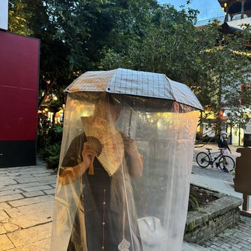 【全身防雨淋神器】雨棚傘☂️三折傘 摺疊全身雨衣 雨衣可拆卸 全身一體 二進制戀愛達菲週林林同款雨傘 全身雨衣 雨季神器