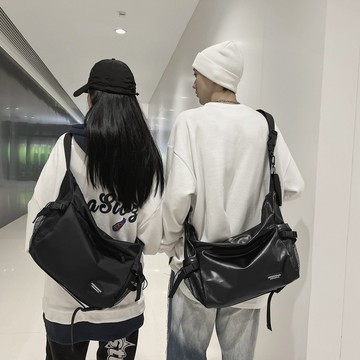 の包包裡✨斜挎包男款高級感男包ins休閒百搭單肩包女大容量街頭潮流背包