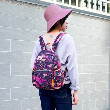 漾彩輕量多口袋後開式防盜後背包(黑底色)