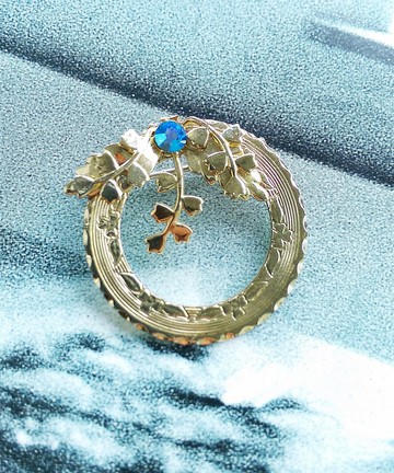 Vintage Jewelry 西洋古董飾品 小巧 垂葉 優雅 環圈 別針