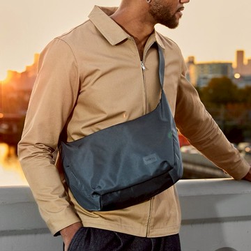 Laneway Crescent Bag 7L 半月單肩包 BlueSteel 鋼鐵藍