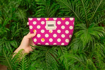 拉鍊萬用包 / 日本花布限定 _小狗捉迷藏