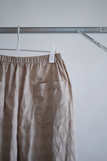 奶茶色圓點緹花寬褲