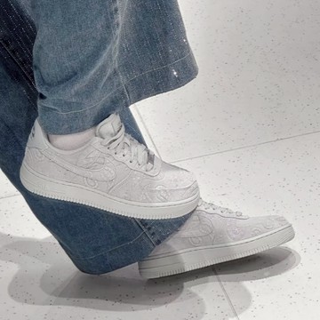 S.G NIKE W AIR FORCE 1 '07 PRM+ IO1259-002 女 灰白 壓紋星星 麂皮 AF1