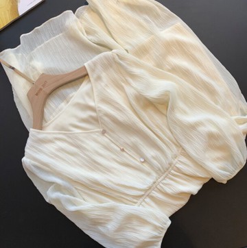 品牌外貿折扣店商場專柜撤柜壓褶工藝松緊腰精致V領泡泡袖連衣裙