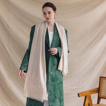 【輕奢】Selina優雅輕柔訂珠蕾絲刺繡純羊絨Cashmere圍巾-裸膚色