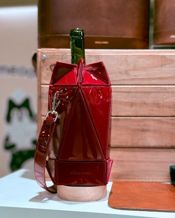 TOURMALINE 璽形折疊品飲包—漆皮寶石紅