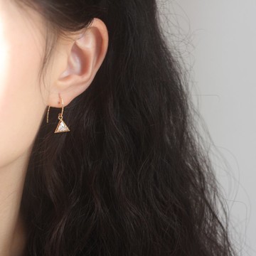 【日常小點綴】 簡約三角形鋯石耳環