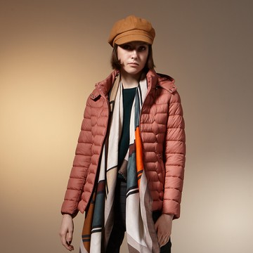 CLL巧玲瓏 純色造型壓紋連帽羽絨棉外套 1947333