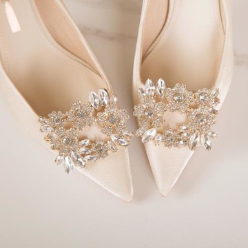 白色綢緞面婚鞋新娘鞋2023新款法式主婚紗秀禾兩穿水晶高跟鞋細跟