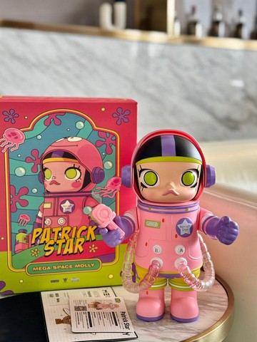 Molly宇航員派大星 粉粉嫩嫩 送女生首選 400%尺寸- 派大星 粉粉的一眼愛  與妳分享星海裏的秘密-