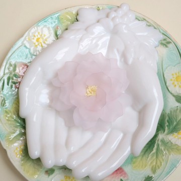 芍藥胸飾 淺粉色 大朵 牡丹 花朵 胸針 輕巧 優雅 高貴 清新 爽朗 夏季 帽子 芍藥 牡丹 壓克力樹脂