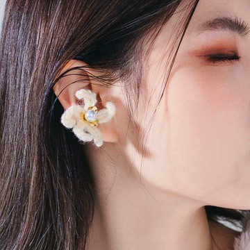 CIRRUS - 絮花 * 白色 羊毛 毛線 編織 日系 珍珠 耳骨夾