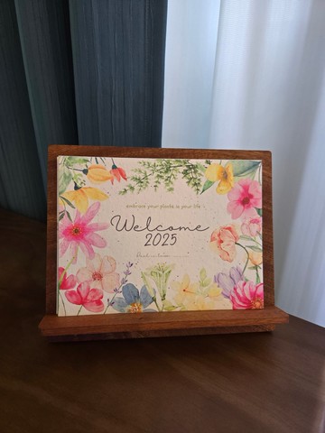 環保種子紙SEED PAPER| 2025雙面月曆連檀木木架一套| 自家設計