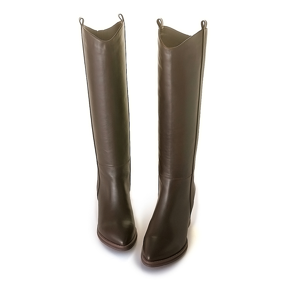 超修飾V型微寬筒粗跟長靴 咖 8CB-126BN