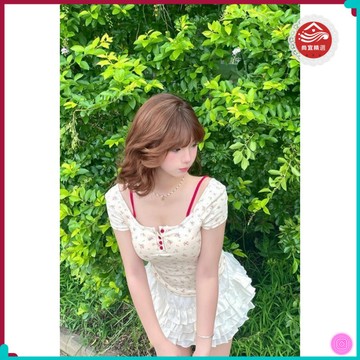 桃園出貨 夏季上新🌸 純慾甜美碎花露背假兩件短袖t恤女夏季新款帶胸墊顯瘦短款上衣潮 2WDV