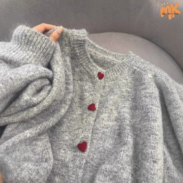 預購️灰色愛心釦子毛衣外套女2024秋季新款高級感寬鬆圓領針織小外套上衣