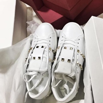 羊皮版~平底鉚釘小白鞋女情侶同款休閑板鞋百搭厚底白色運動鞋女