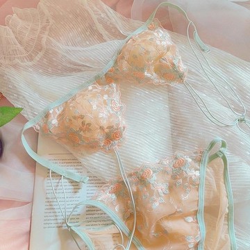 Yummy❥內衣女性感純慾超薄刺繡蕾絲無鋼圈三角杯美背細帶少女文胸套裝