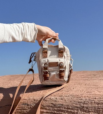 【DOUGHNUT】6.5吋 防潑水 斜背小包 馬卡龍 輕便隨身 小廢包-石