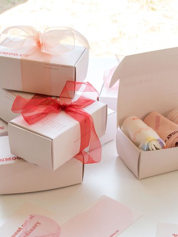 NMOO.OU GIFT PACKAGE SOCKS & TIGHTS