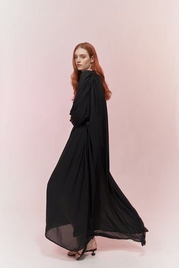 黑色V領泡袖長洋裝