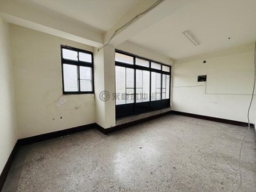 西區法院旁正三民路上商業透店｜台中市西區三民路一段