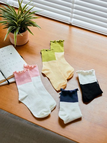 韓國製撞色坑條木耳邊中筒襪