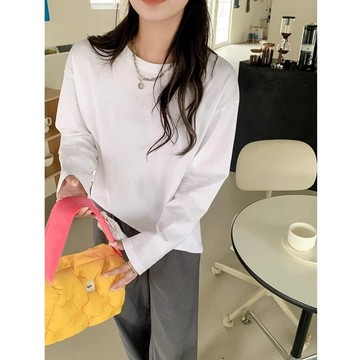 一萬個推薦！ 長袖上衣 韓版衣服女 極簡風 打底衫 純棉 素色長袖 圓領上衣 長版棉t 寬鬆大學t 白色衣服 早秋穿搭