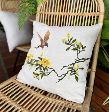 手工刺繡亞麻抱枕套：植物藝術鳥語與杏花