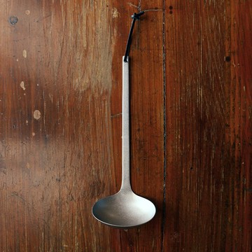 日本 相澤工房 日本製18-8不鏽鋼舊化處理一體成形湯勺-大