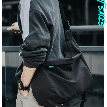 免運🔮日係單肩包潮流休閒斜挎包男學生挎包運動郵差包大容量斜背包男包側背包 斜背包 包包 背包 郵差包 肩背包 通懃包