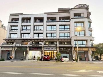 鳳山軍校面臨20米路寬/大地坪霸氣店住透天｜高雄市鳳山區誠義路