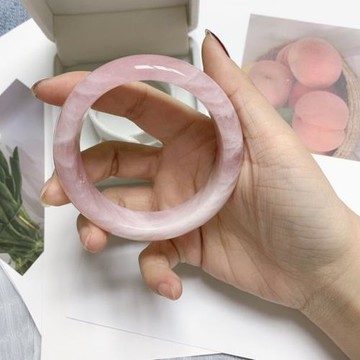 撿漏一圖一物天然水晶馬達加斯加奶油體粉晶手鐲