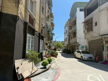 ✨首購必看✨ 高雄車站九如商圈 稀有翻修一樓公寓｜高雄市三民區龍江街