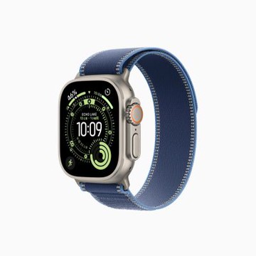 Apple Watch Ultra 3 (GPS + 行動網路) 49mm 原色鈦金屬錶殼 搭配 藍色配亮藍色越野錶環