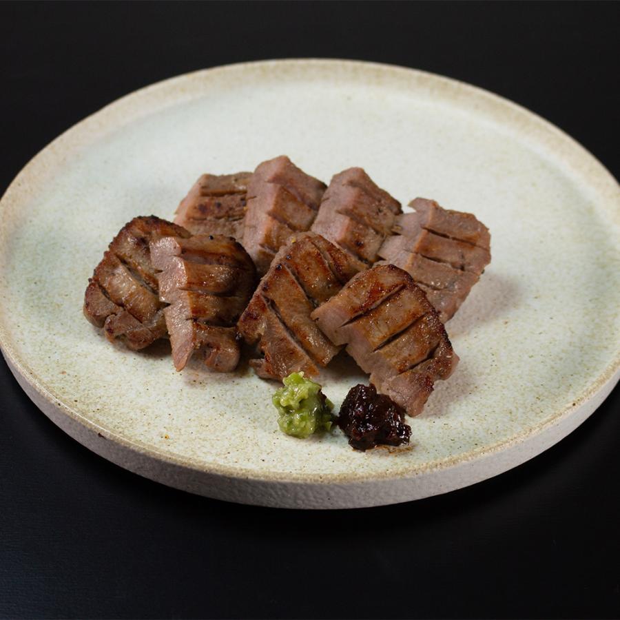 宮城 「陣中」 仔牛の牛タン丸ごと一本塩麹熟成 (240g) ギフト 牛肉 惣菜 冷凍 食品 お歳暮 お中元 食品 お取り寄せグルメ