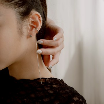 QUEENSHOP_ S 女裝 正韓 垂墜設計C型耳扣式耳環 現+預 【07030960】