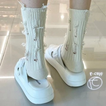 熱銷🔥 小紅書同款 襪子 中筒襪 破洞乞丐襪子女 ins潮 網紅款 破壞粗針中筒襪 女夏新款 學生襪 可愛襪子 長襪