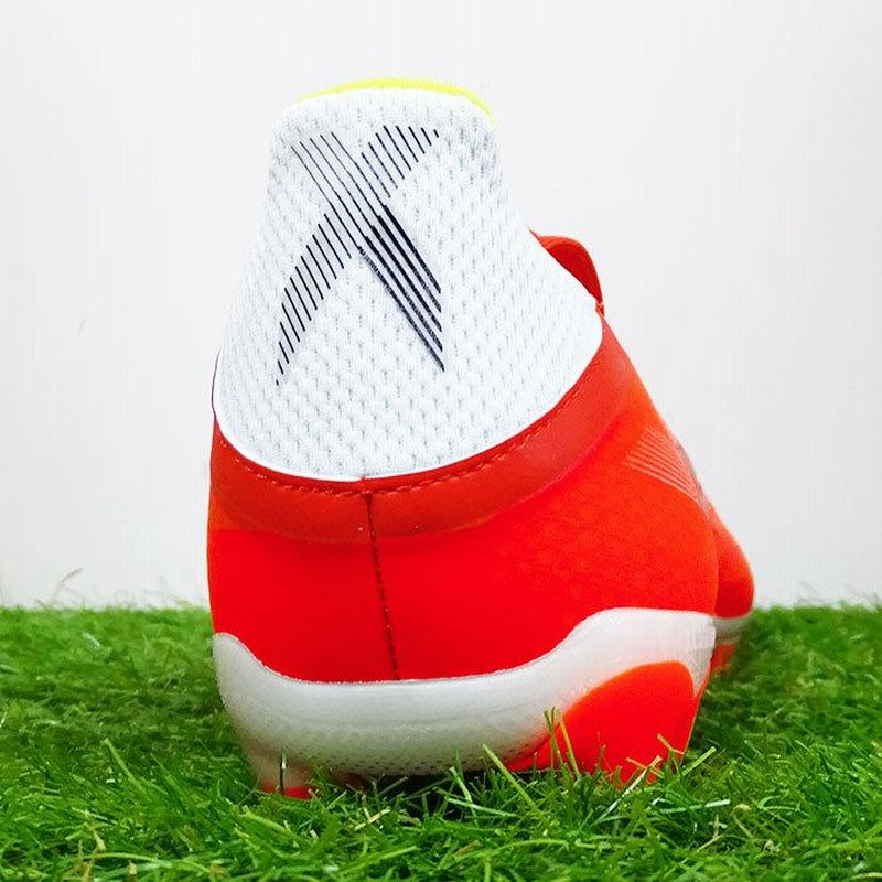 adidas マクドナルド フットサルシューズ レッド/オレンジ 収納