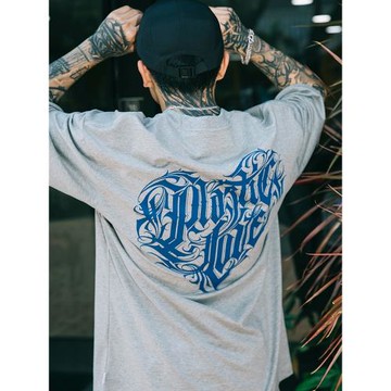 雙頭燕EKHLAS紋身師Will聯名刺青奇卡諾花體字心形塑料愛短袖T恤