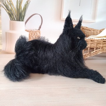 5 英寸高定制微型逼真鉤針黑色緬因浣熊雕像