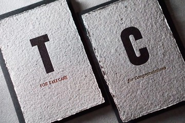 T 與 C 組合 木活字問候卡 Wooden Type Card 凸版印刷