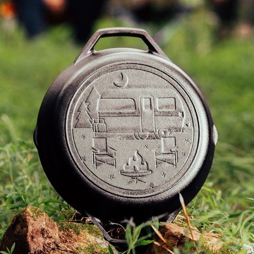 LODGE 漫遊旅行家美國製雙耳圓形鑄鐵煎鍋-夜幕營火27cm L8SKLWND