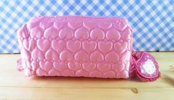 【震撼精品百貨】Hello Kitty 凱蒂貓~化妝包/筆袋-愛心(車線)