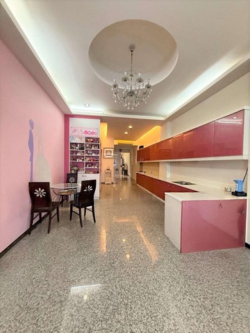 莊敬國小漂亮電梯透天可做店面｜高雄市三民區大福街