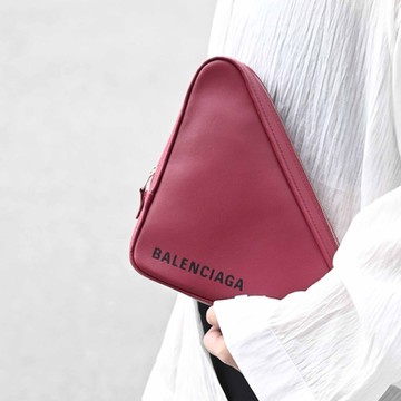 BALENCIAGA 巴黎世家  字母logo三角造型拉鍊手拿包/萬用包(深紅)