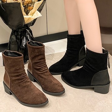 【現貨出清】【36-43全尺碼】粗跟靴．百搭純色絨面抓皺拼接後拉鏈圓頭短靴．白鳥麗子